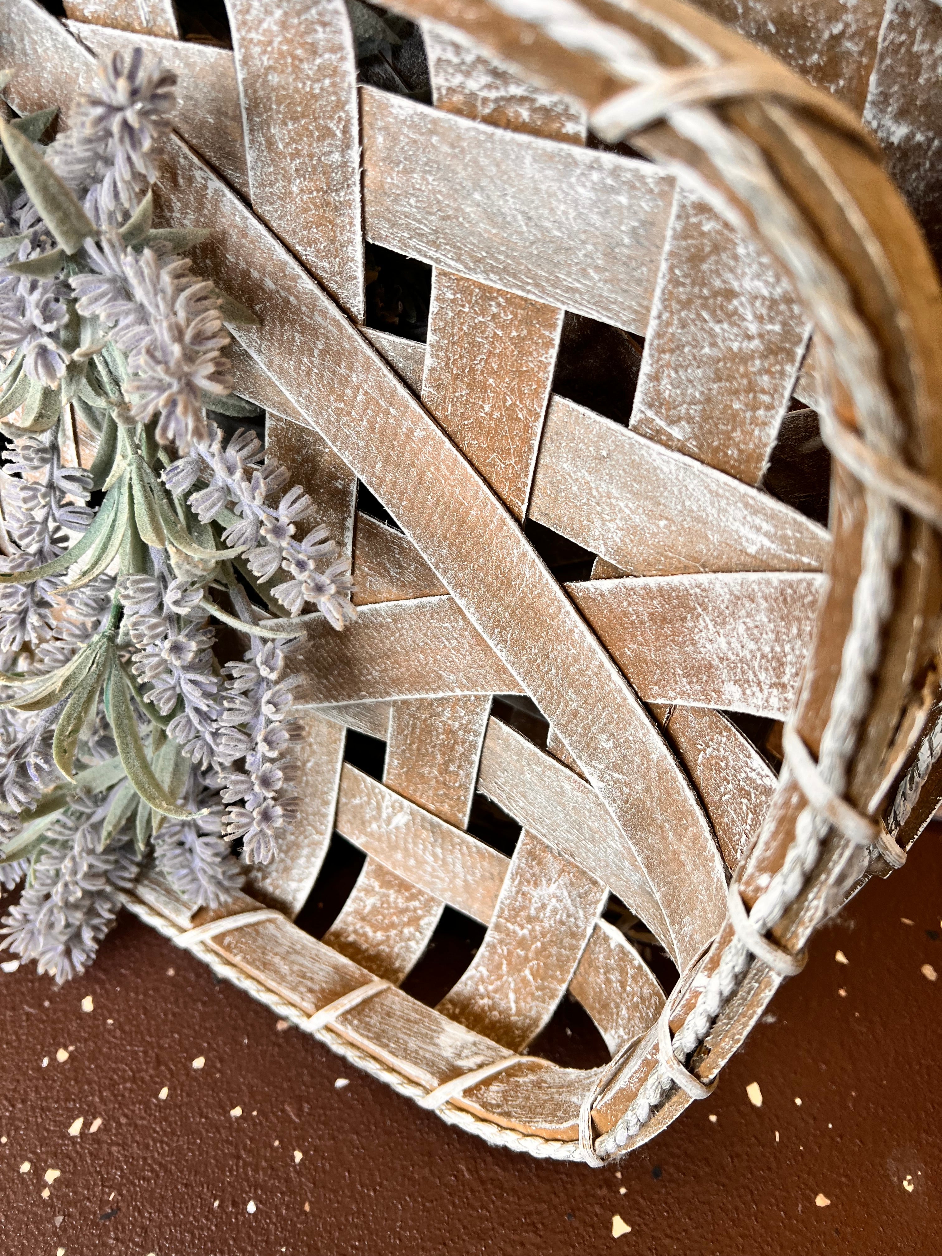 Tobacco Basket & Wreath