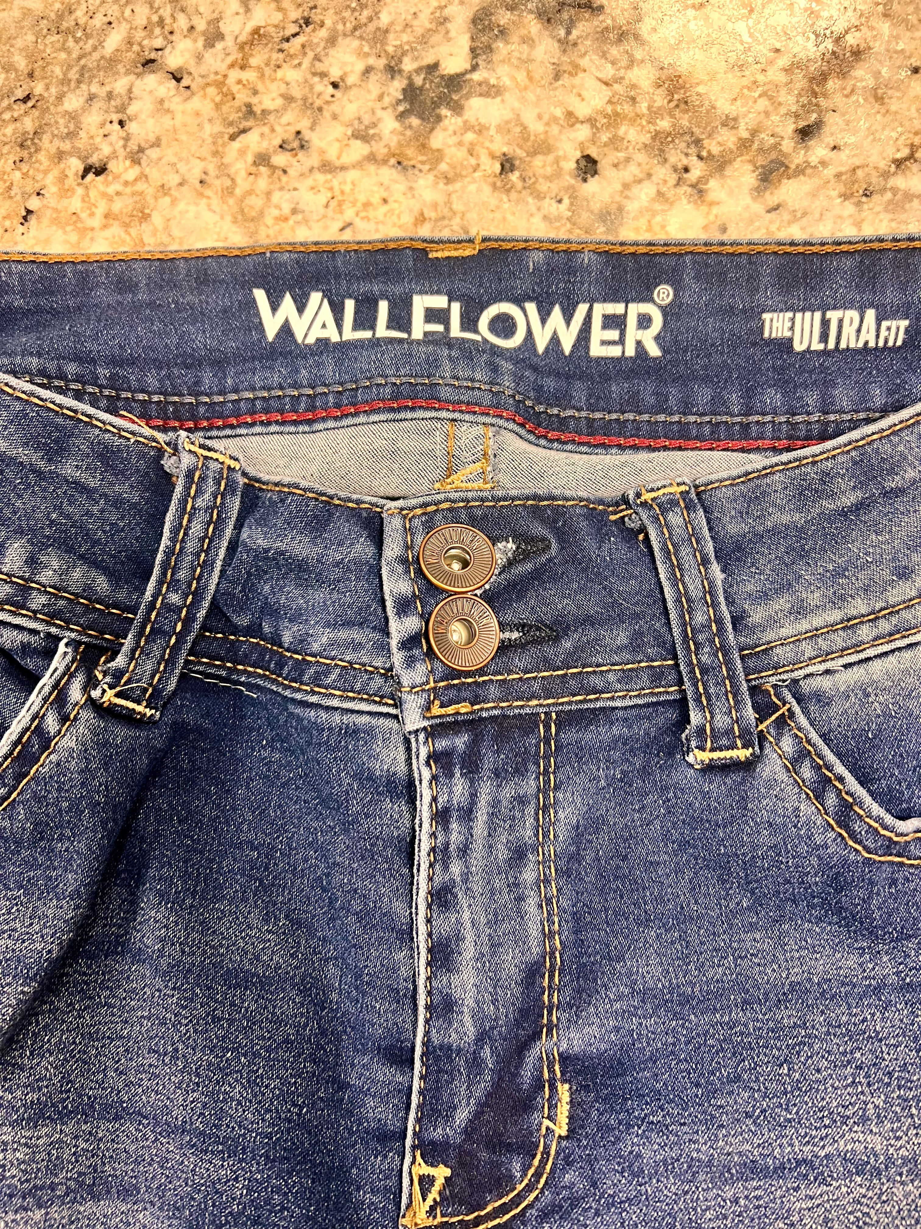 Wallflower Capri