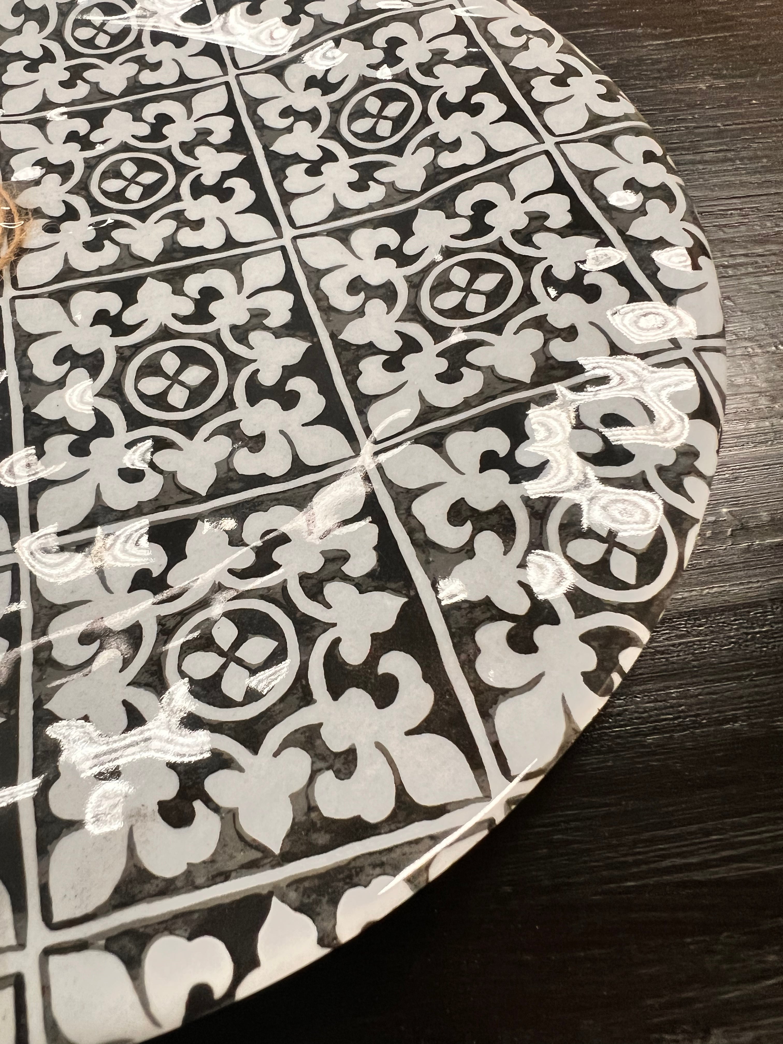 Black & White Plate