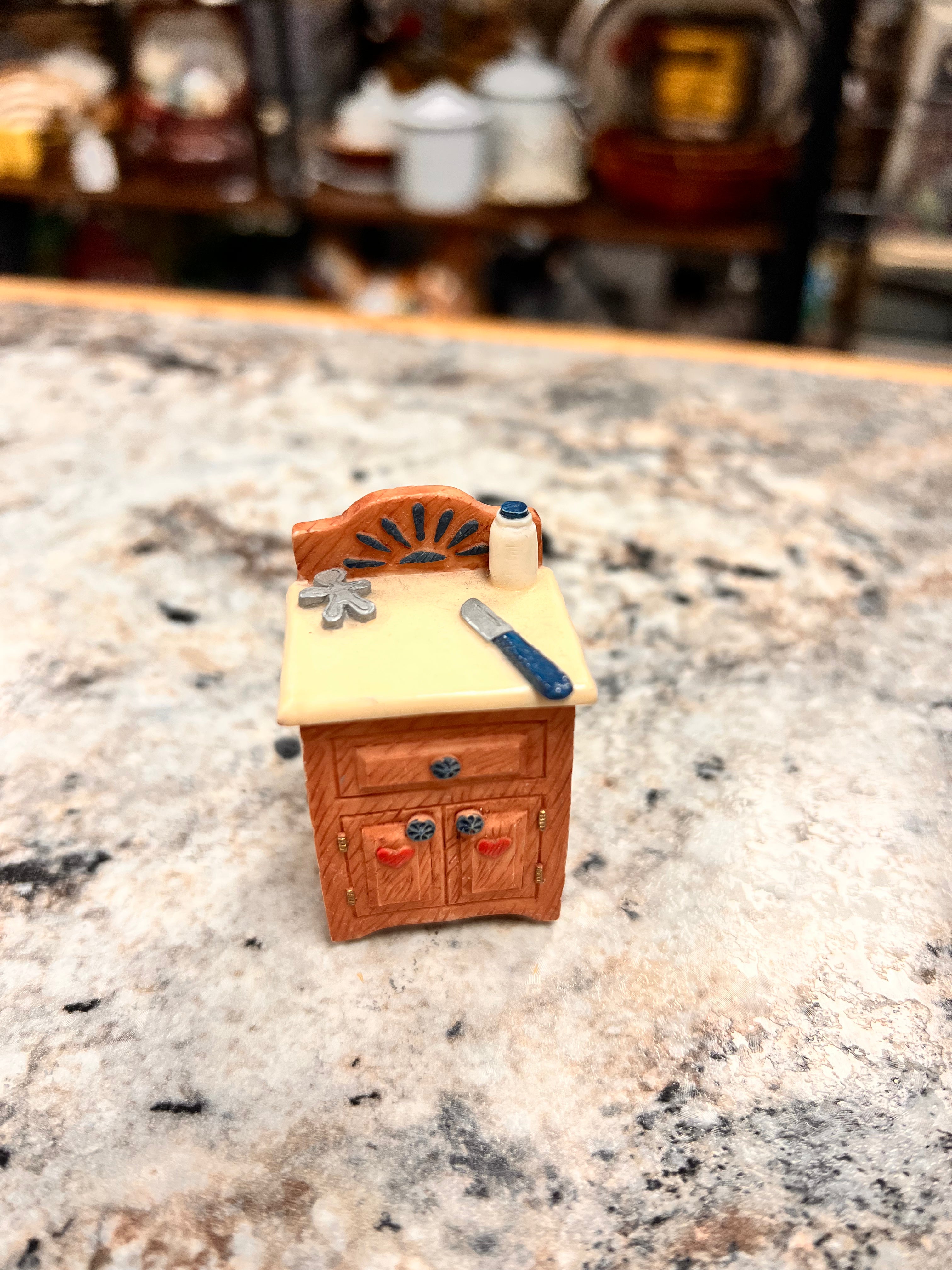 1998 Figurine
