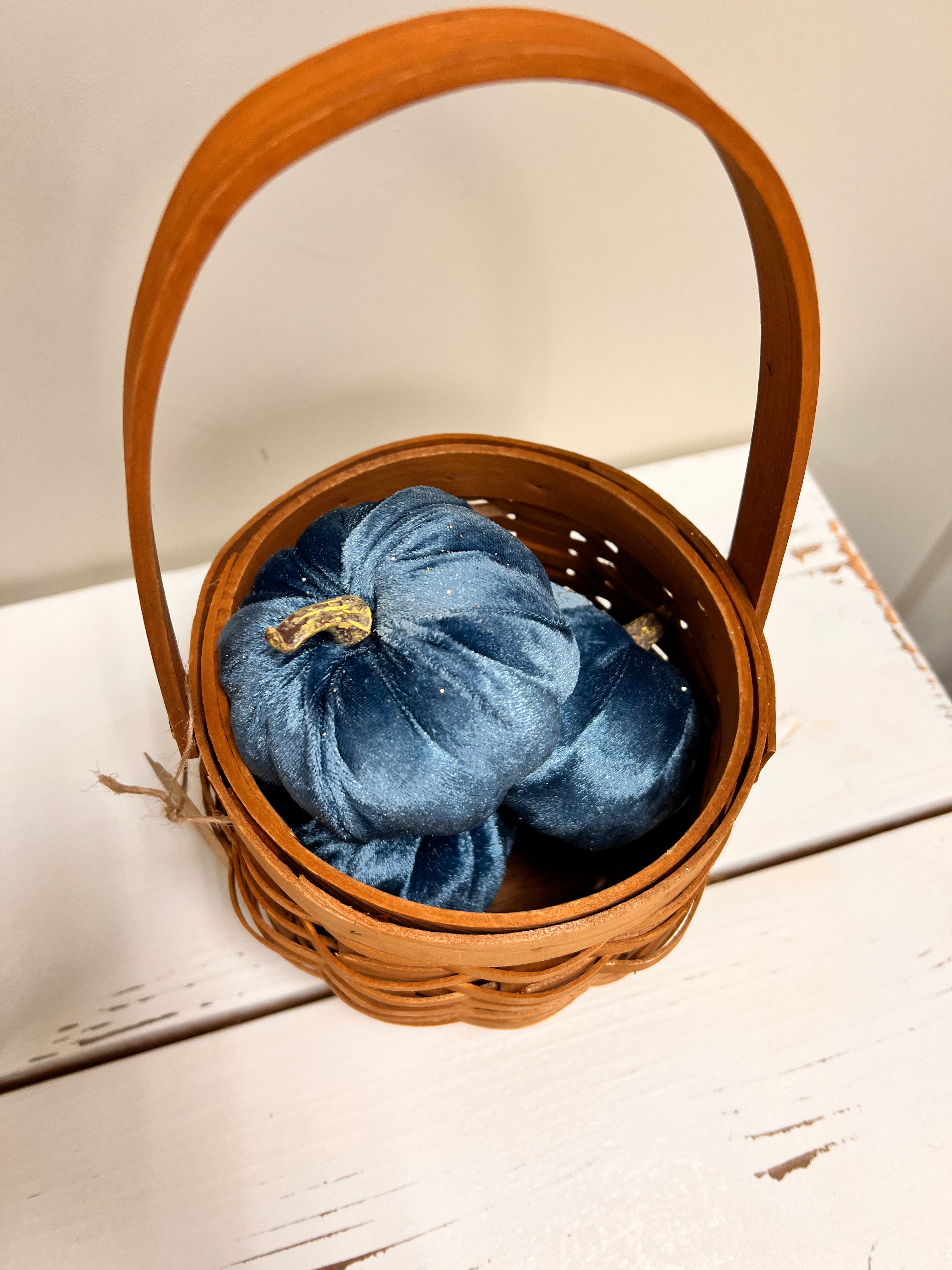 Basket w/Pumpkins