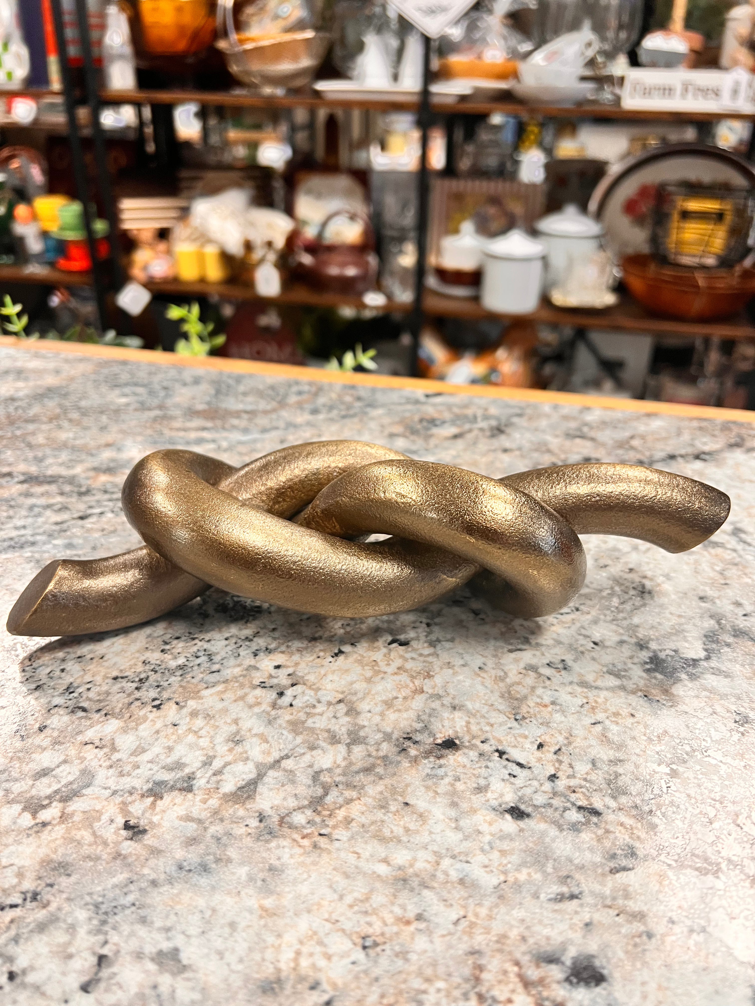 Knot Table Decor