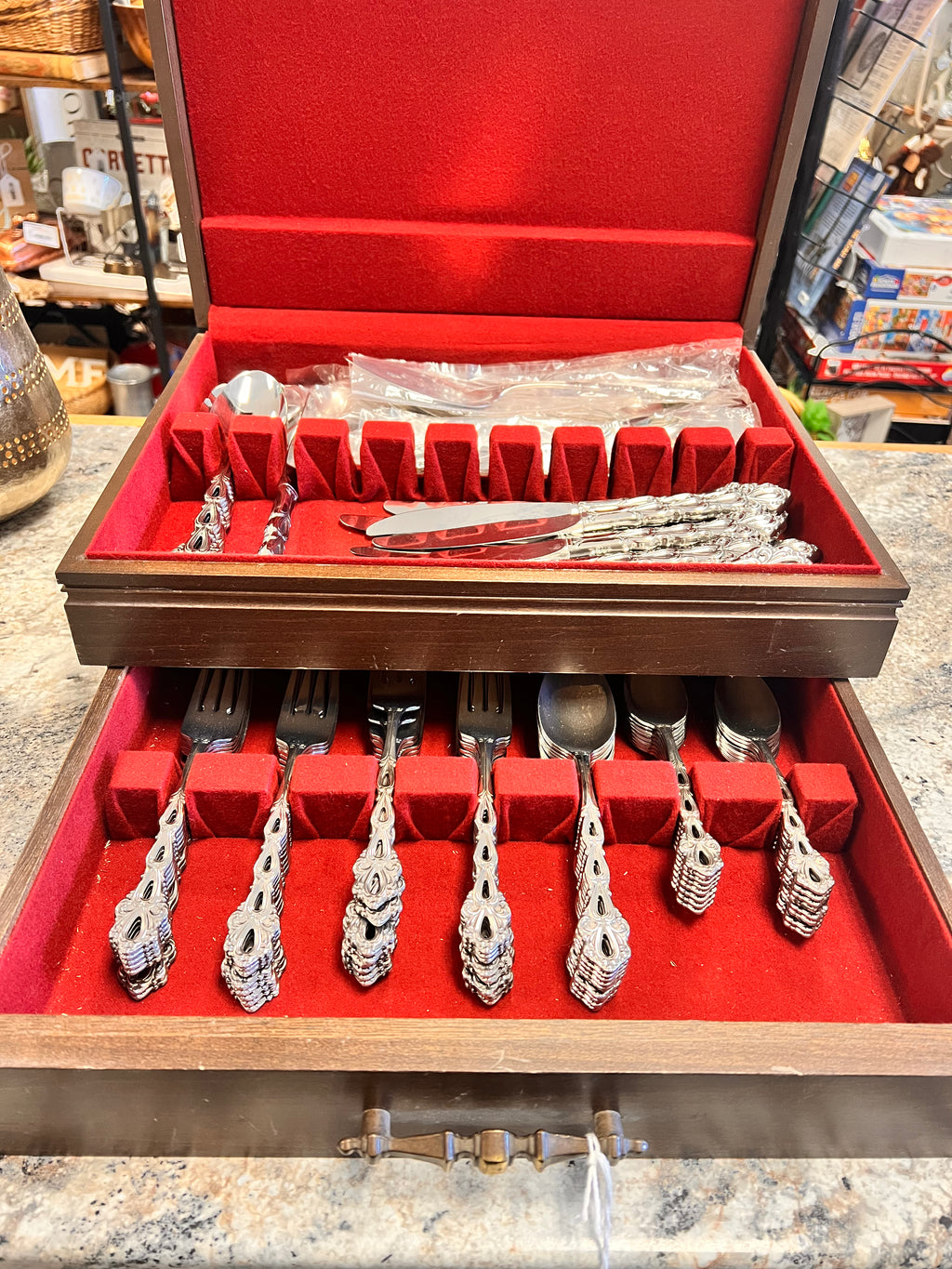 Oneida Flatware Set