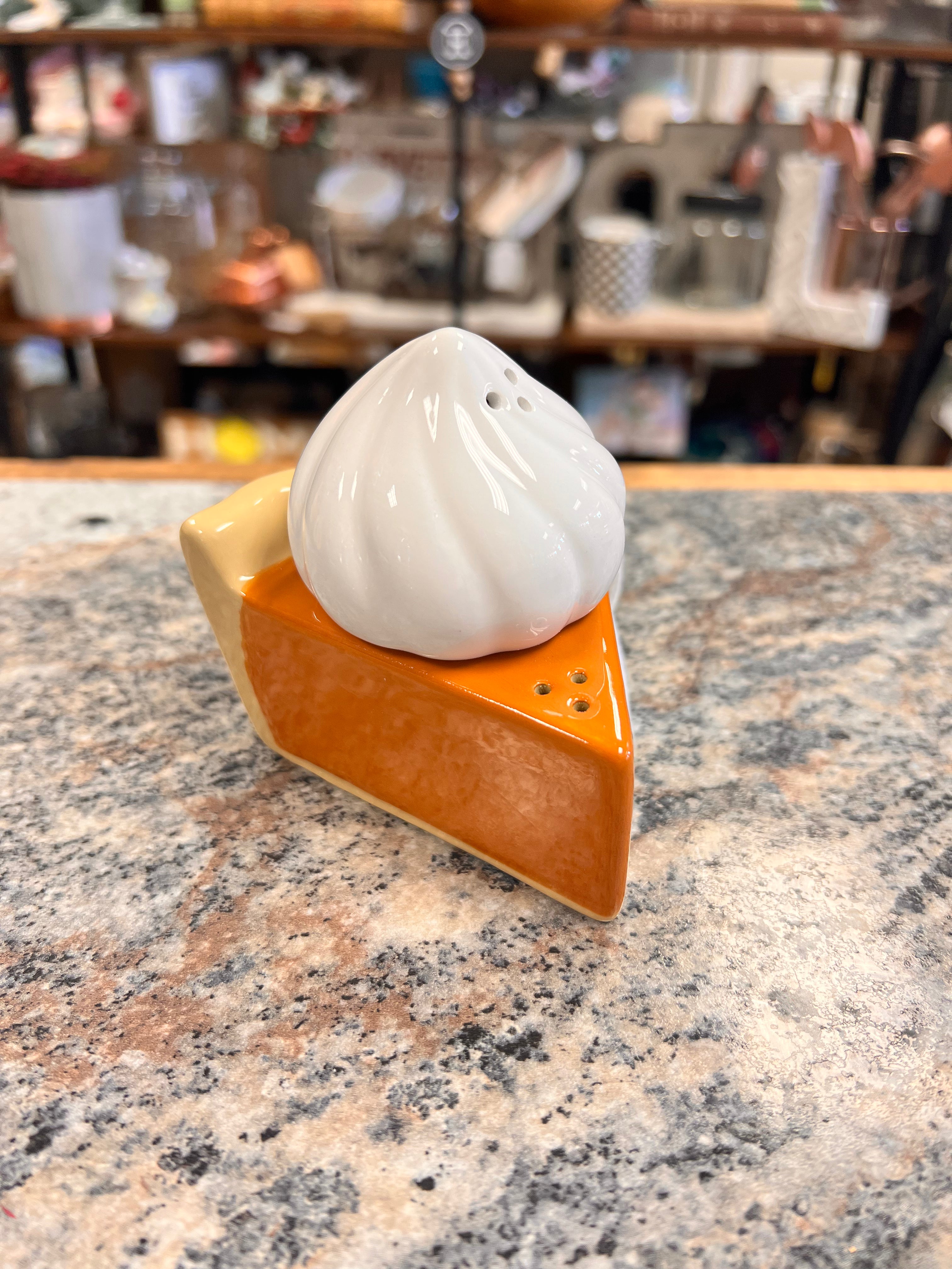 Pie Shaker Set