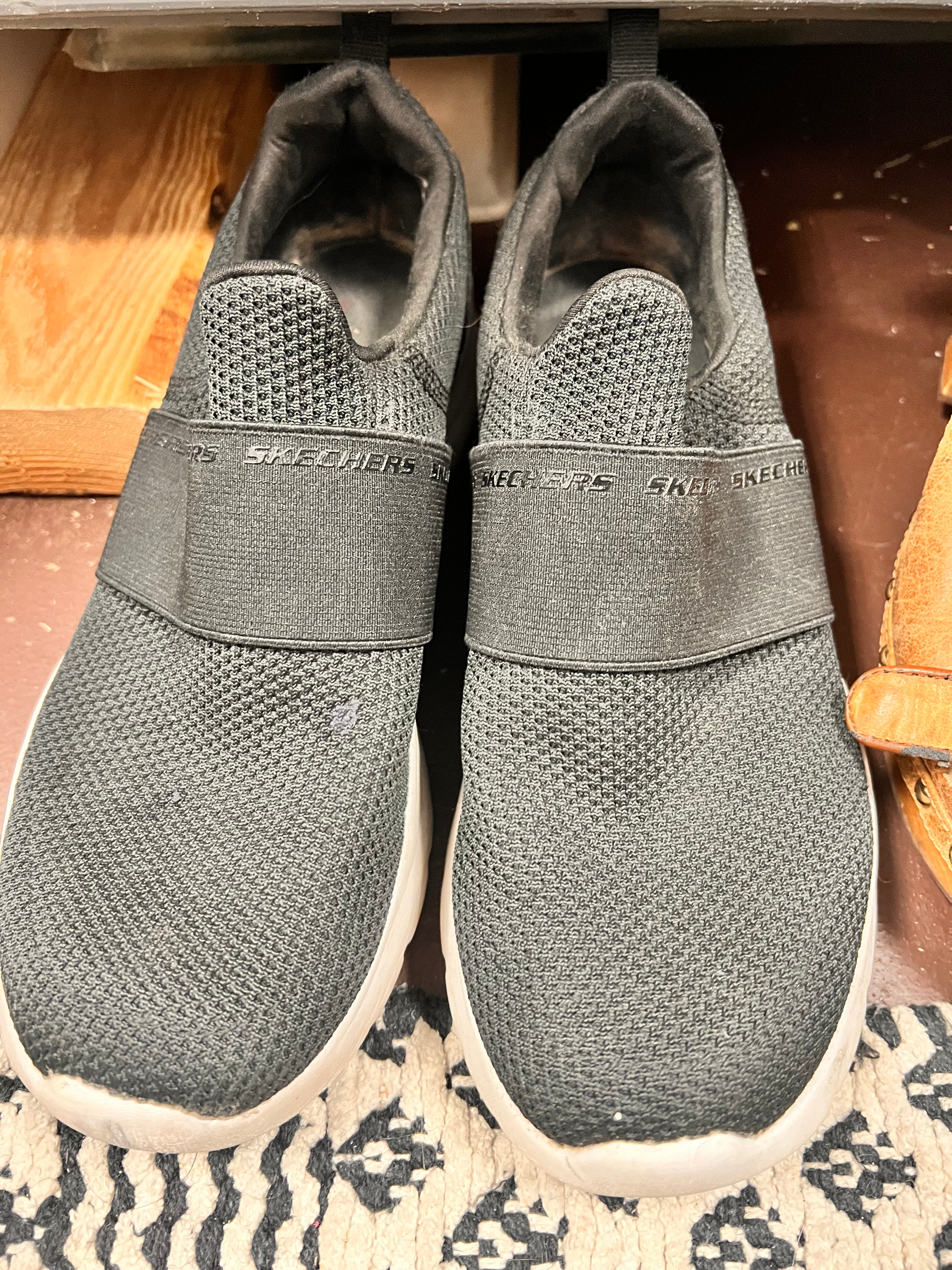 Black Sketchers