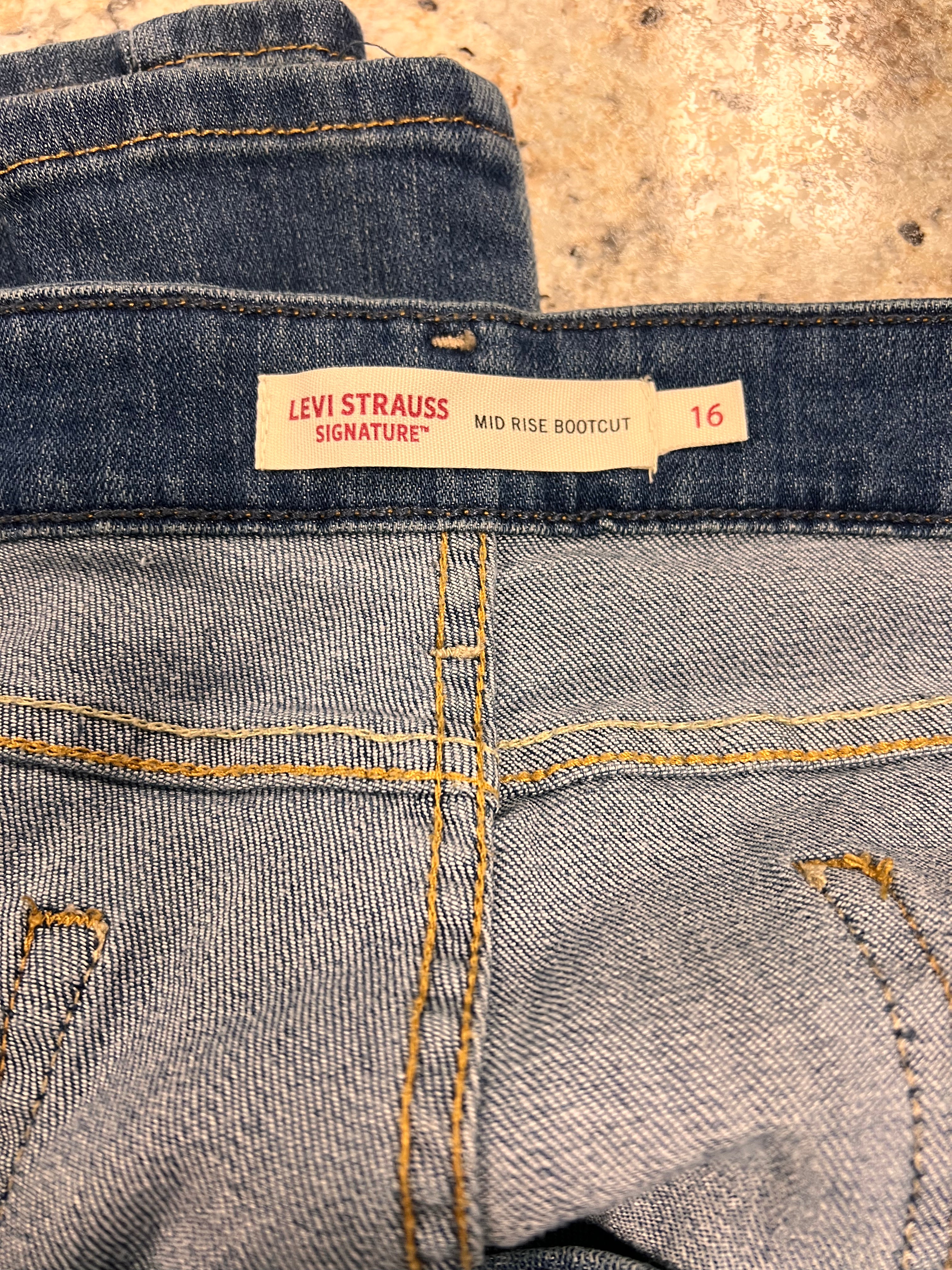 Levi Jeans 16