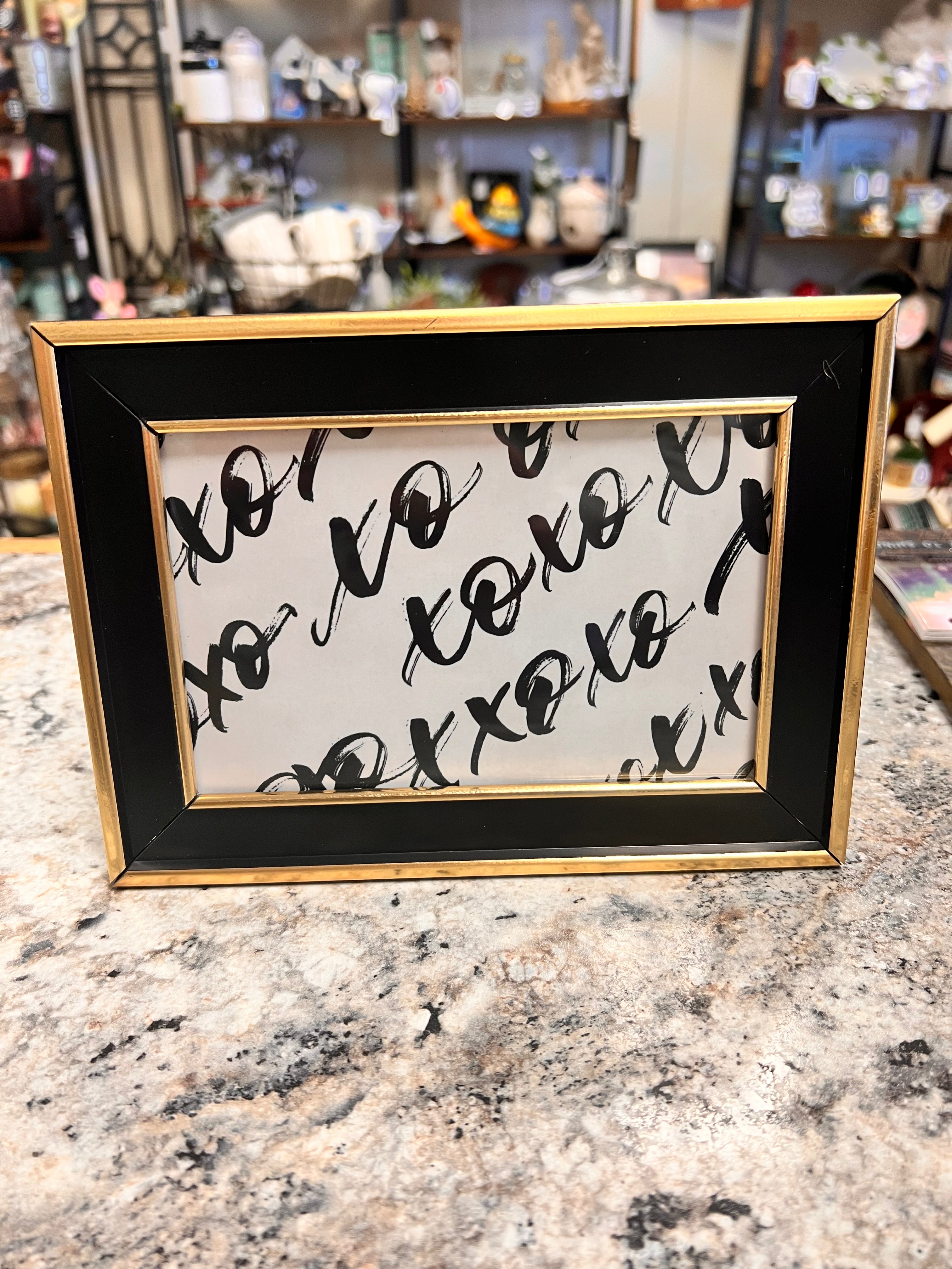 XOXO Frame