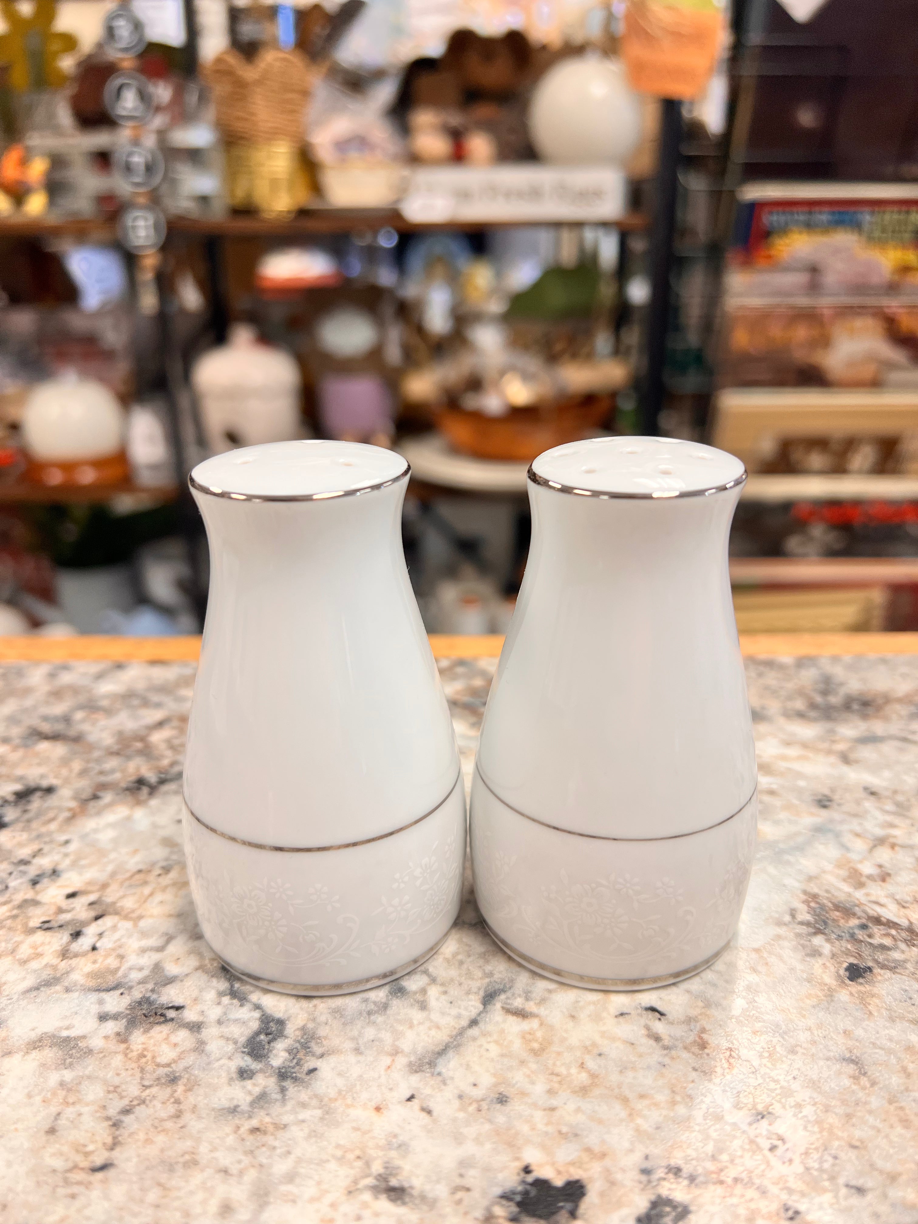 Noritake Shakers